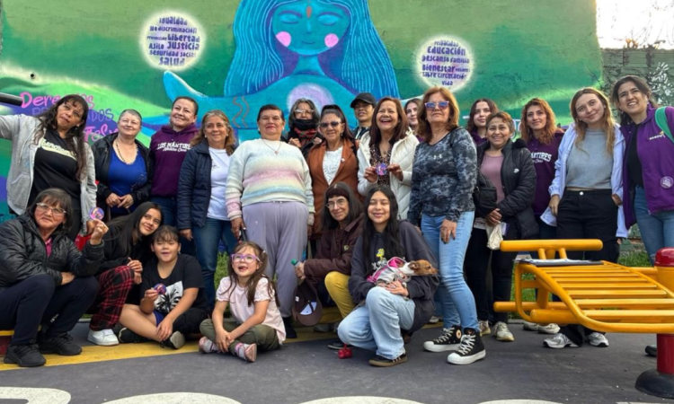 Imagen de varias mujeres posando para la foto