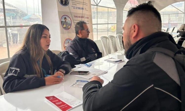 Foto de una feria de empleo