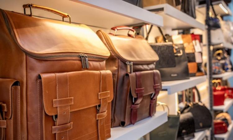 Foto de productos de cuero, calzado y marroquinería del barrio El Restrepo.