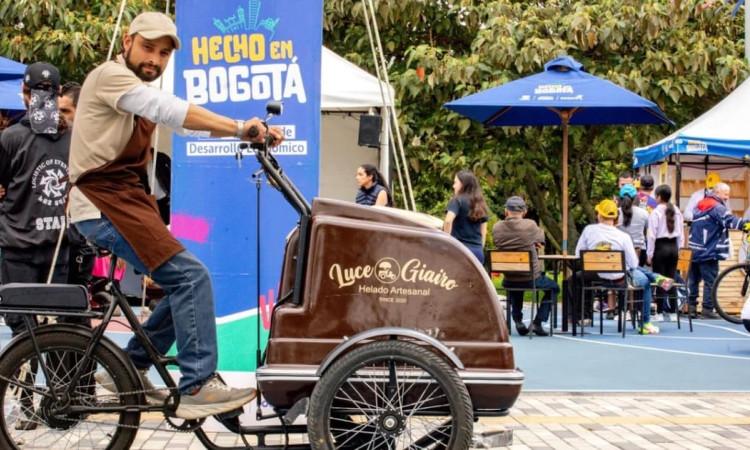 Foto de emprendedores en una de las ferias de 'Hecho en Bogotá'