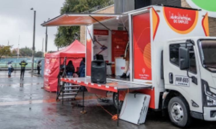 Foto de la Unidad Móvil de Atención de la Agencia Distrital de Empleo de Bogotá.