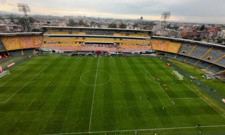 Campo de juego de estadio El Campín 
