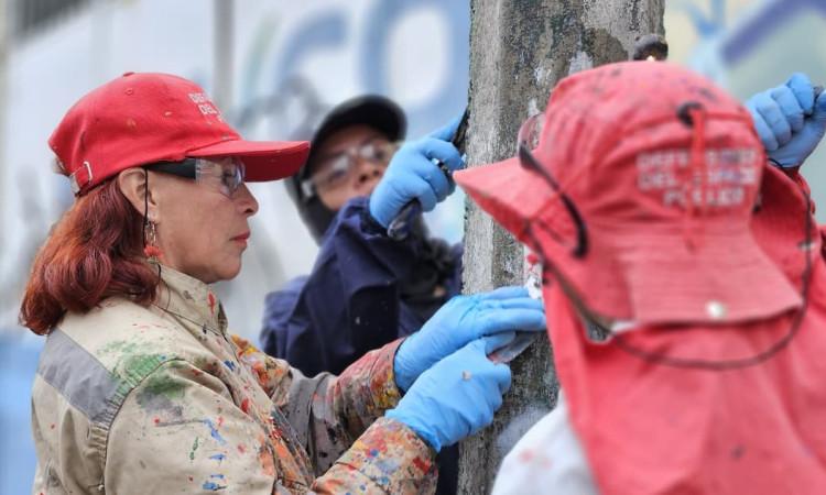 Limpieza del mobiliario y espacio públicos