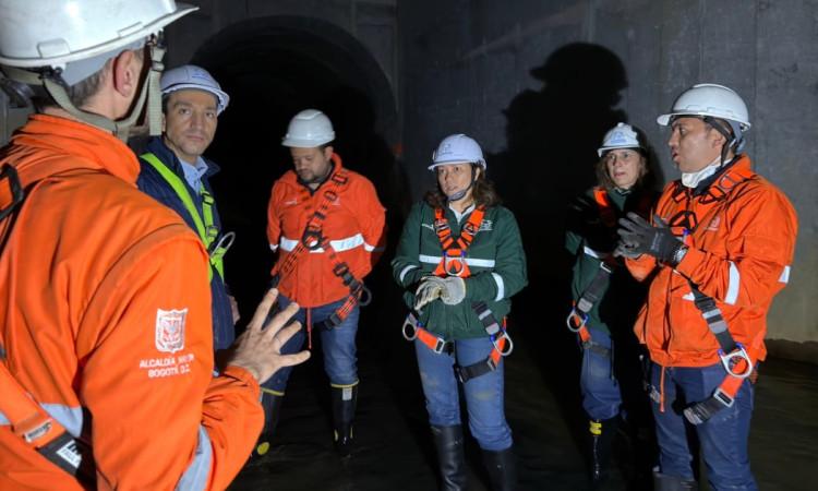 Foto que muestra al equipo del Acueducto de Bogotá