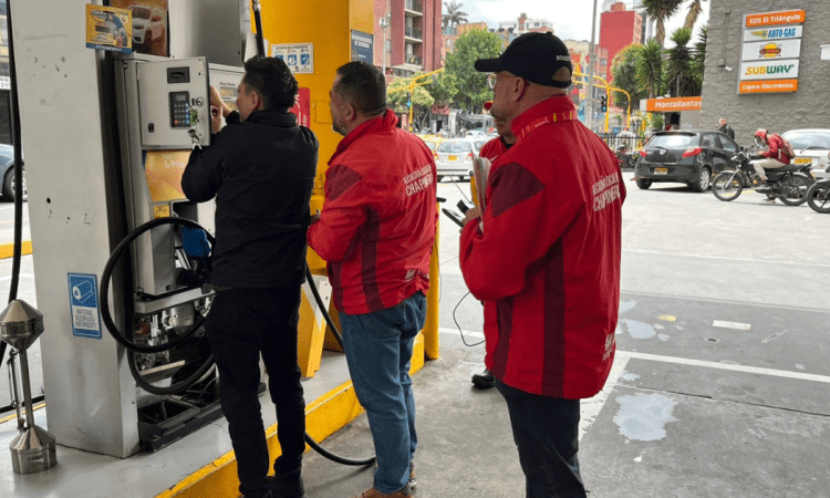 Foto de funcionarios del Distito en un operativo de control 