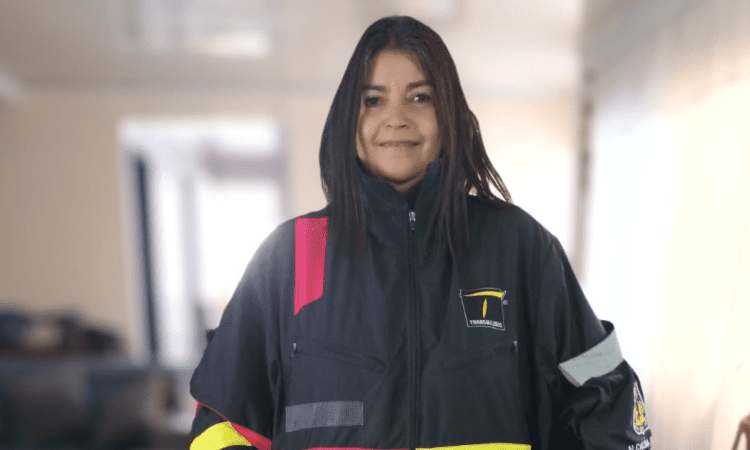 Imagen de Alexandra posando para la foto 