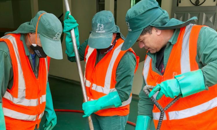 Foto que muestra trabajadores del Acueducto de Bogotá