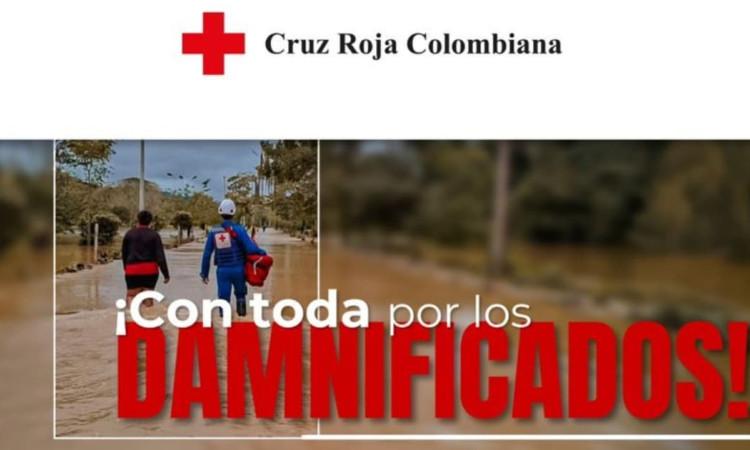 Personal de la Cruz Roja en una inundación 
