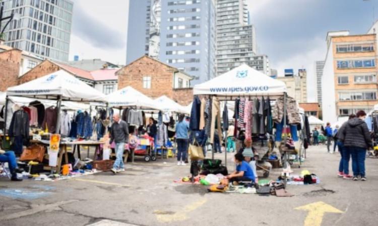 Foto de la Feria del IPES de la calle 24 en el centro de Bogotá.