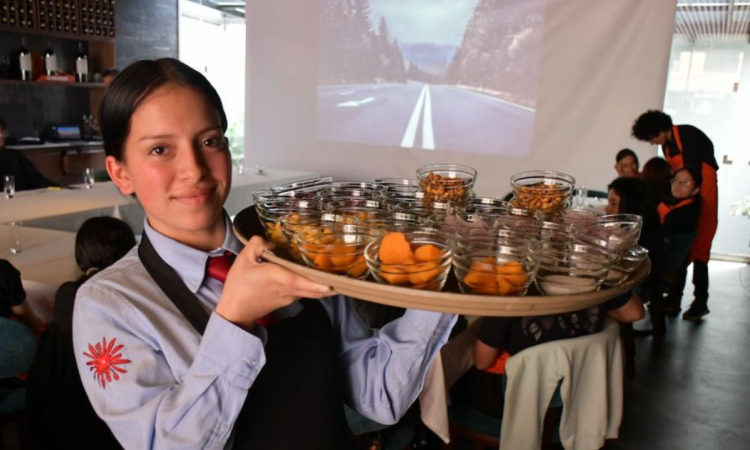 Imagen de una mesera 