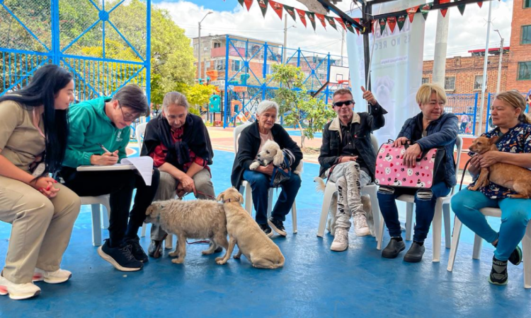 Foto de ciudadanos con sus mascotas