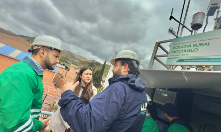Foto del monitoreo constante a calidad del aire en Mochuelo, al sur de Bogotá.