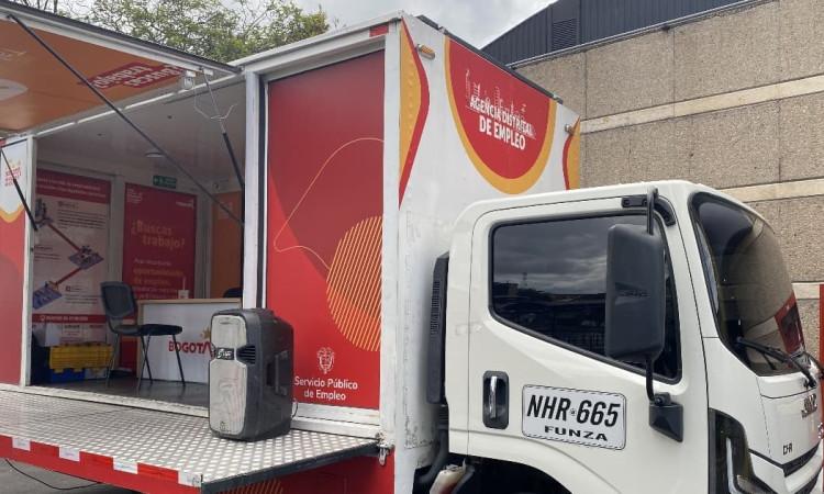 Foto de la Unidad Móvil de Atención de la Agencia Distrital de Empleo de Bogotá.