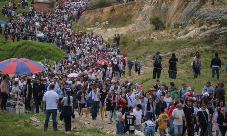 Foto del viacrucis hacia el Árbol de la Vida en Ciudad Bolívar.