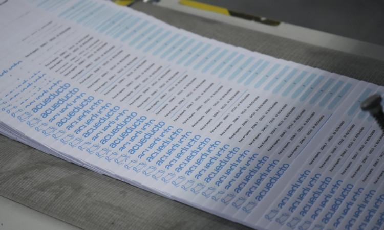 Foto que muestra facturas del Acueducto de Bogotá 