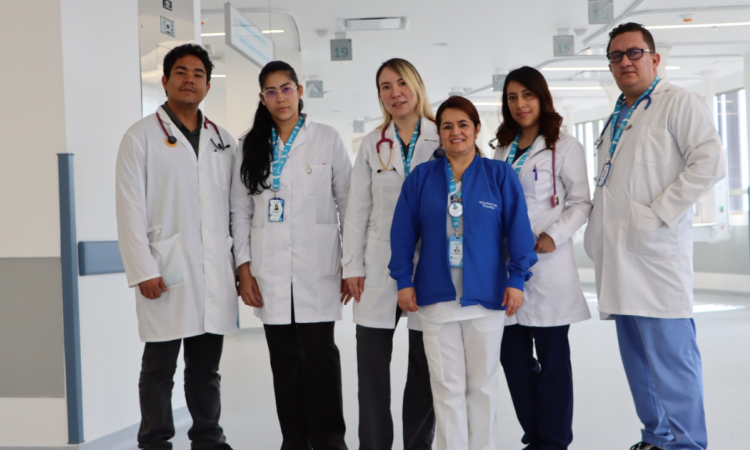 Foto de unos doctores en un hospital de Bogotá