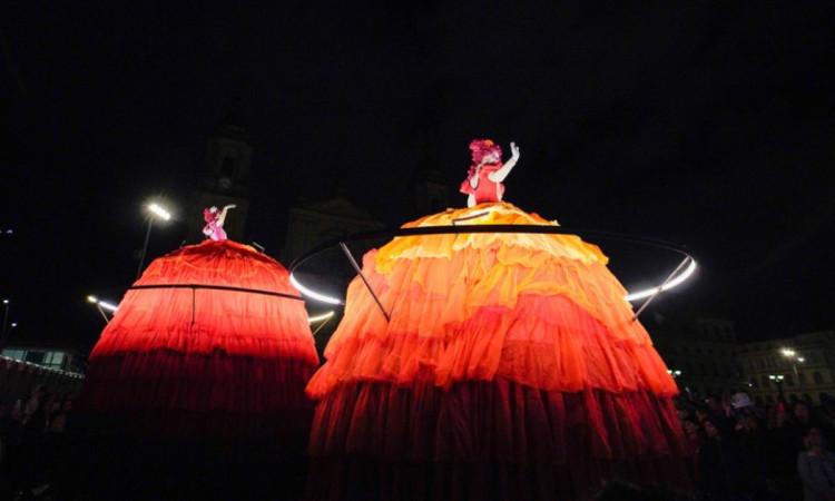 Imagen de muñecas show SCRD en Plaza de Bolívar