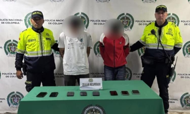 Dos capturados por hurto de ocho celulares.