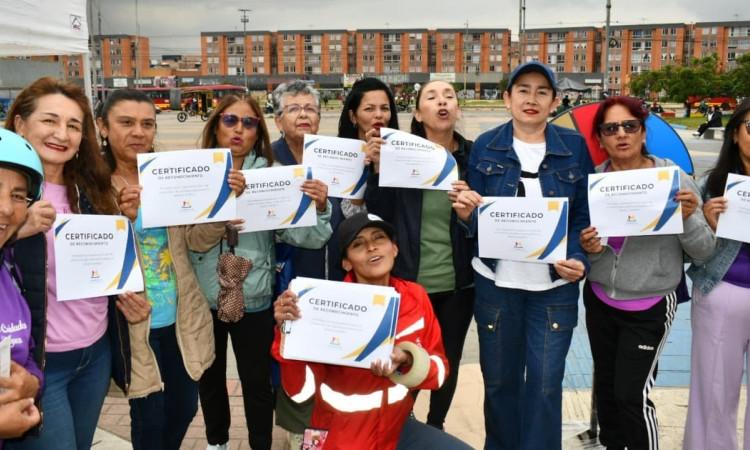 Foto de mujeres que participaron en taller del Metro