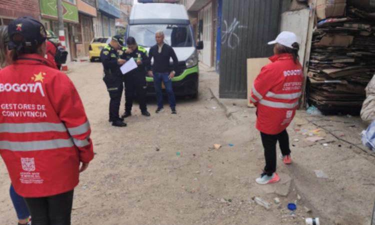 Foto que muestra gestores de convivencia reunidos 