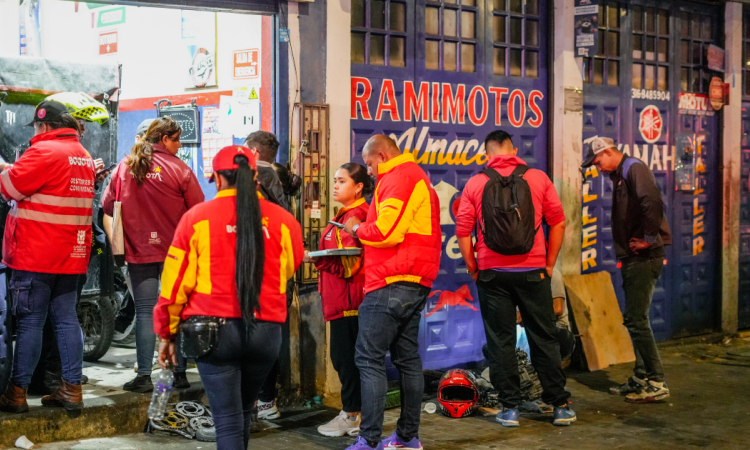 Imagen de funcionarios de la alcaldía de Bosa en la megatoma