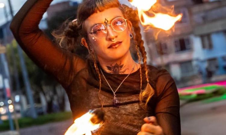 Mujer durante evento organizado por la SDMujer