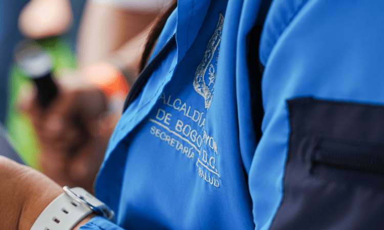Foto de un funcionario del sector Salud de Bogotá