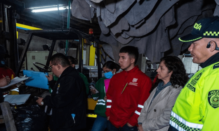 Foto de funcionarios del Distrito en operativo de seguridad