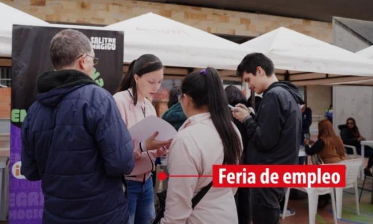 Foto de una feria de empleo