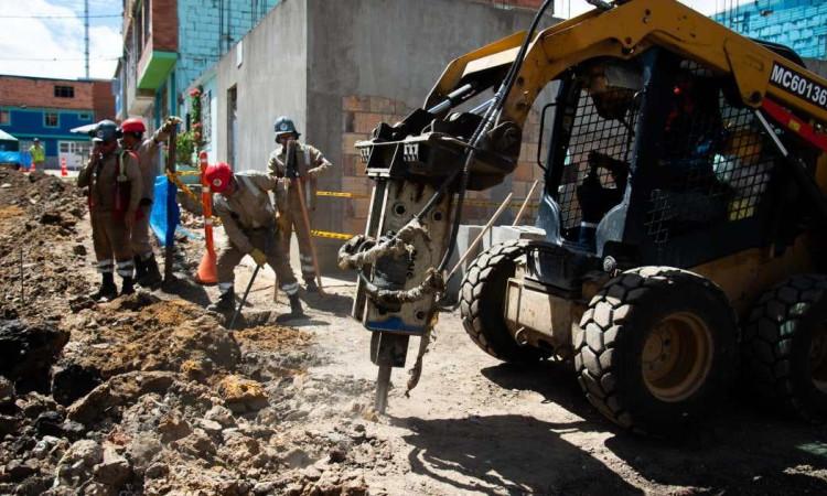 Foto de arreglo de vía en Ciudad Bolívar 