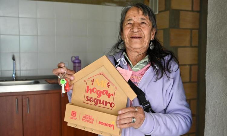 Foto de una mujer sonriendo