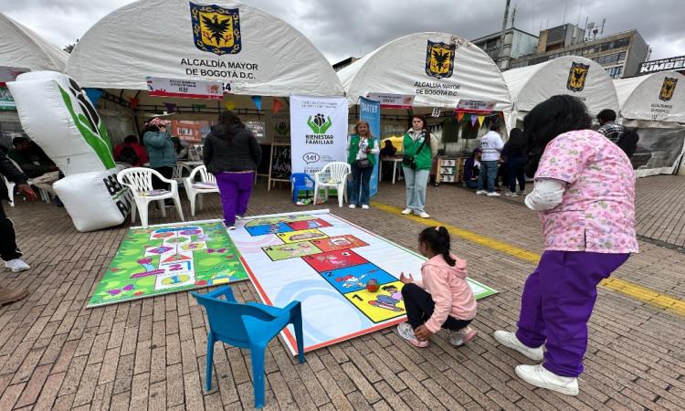 SuperCADE Móvil llega a Los Mártires con servicios para la niñez