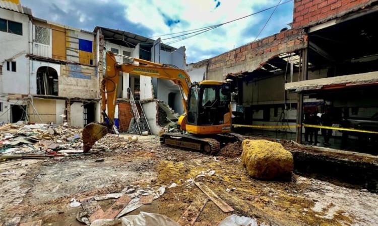 Foto de la maquinaria usaba en la obra sin licencias y permisos en Kennedy, al suroccidente de Bogotá.