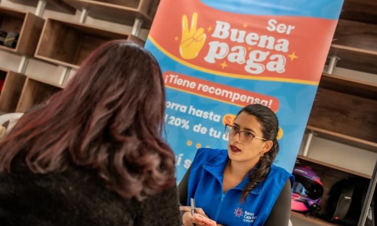 Foto de una de las ferias del programa Buena Paga en Bogotá con incentivos para comerciantes.