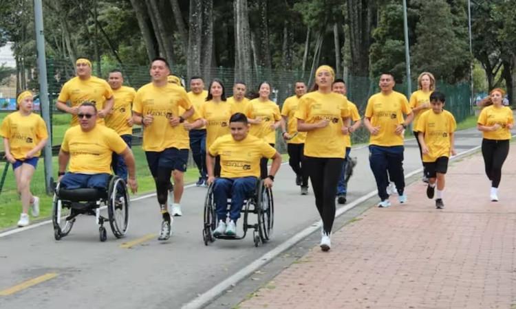 Imagen de los participantes de la Carrera de los Héroes en la versión 2025