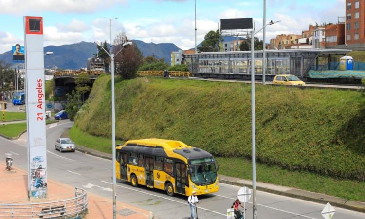 Foto de un bus de TransMilenio