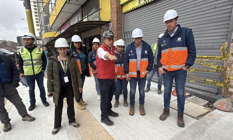 Foto de una visita a una obra 