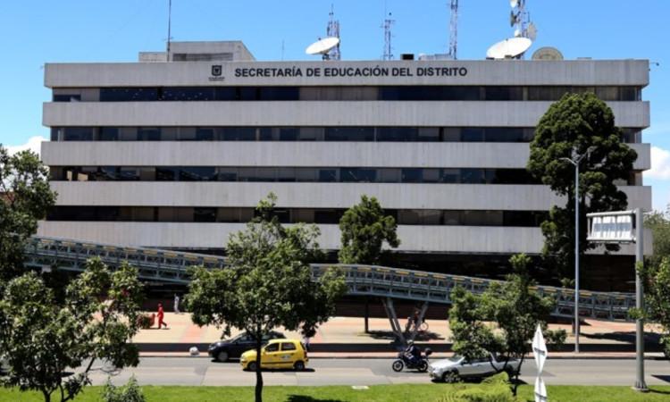 Foto que muestra la fachada de la Secretaría de Educación de Bogotá