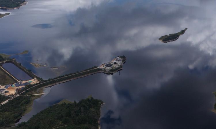 Foto que muestra un embalse 