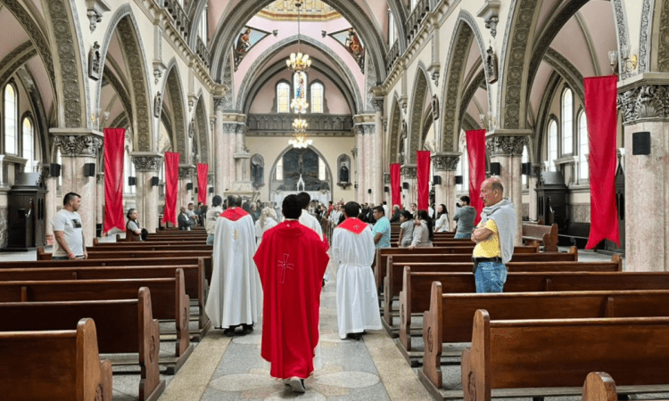Imagen de una parroquia en su interior
