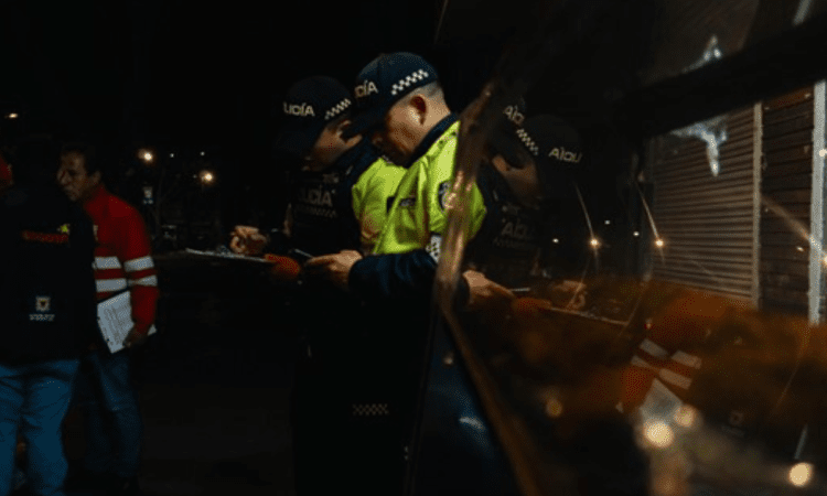 Imagen de un Policía durante el operativo