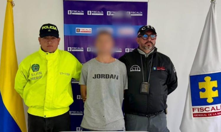 Foto de la captura de presunto asesino de Fredy Santiago Guzmán Cárdenas en Bogotá.