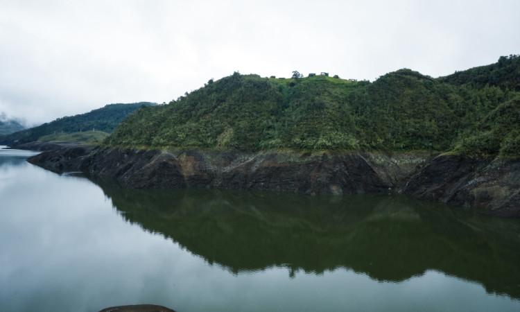 Foto que muestra un embalse 