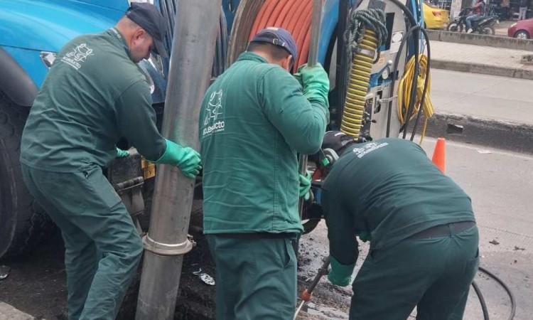 Trabajadores del Acueducto de Bogotá.
