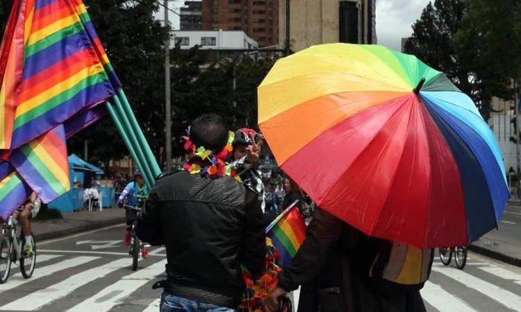 Foto que muestra personas reunidas 