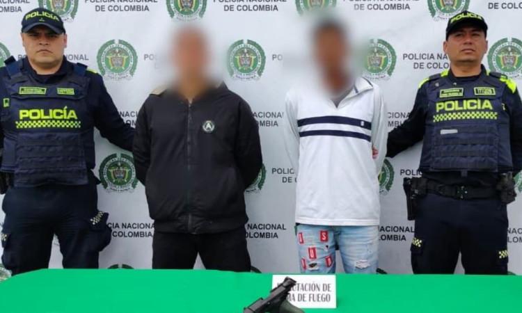 Dos hombres capturados.