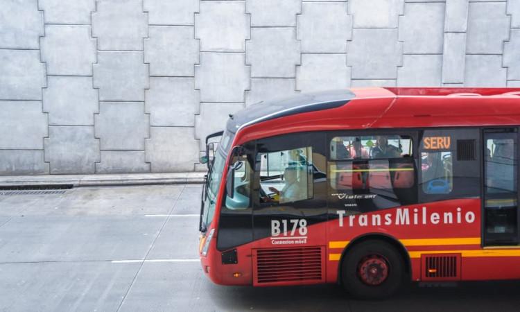 Foto de un bus de TransMilenio
