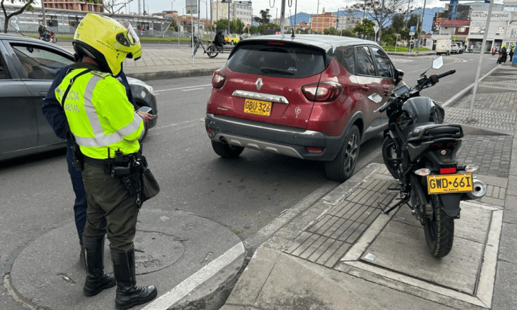Foto de funcionarios del Distrito en operativo de seguridad