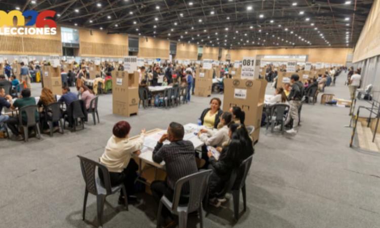 Foto de puestos de votación en Bogotá.