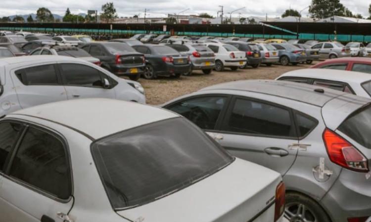 Foto de carros en patios 